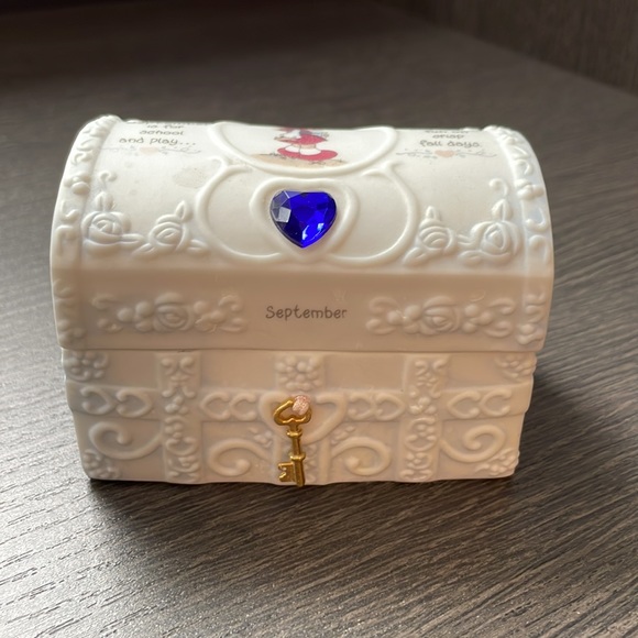 Precious moments trinket box - Picture 2 of 6
